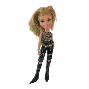 Vintage MGA Bratz Talking Cloe Doll 2001 No Base Shirt Pants Boots